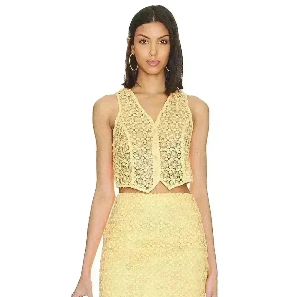 L’Academie Carra Lace Vest in Apricot - size XS
